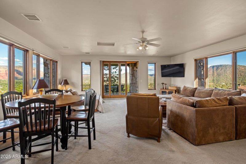 JL_220CrystalSkyDr-interiors-Casita-03