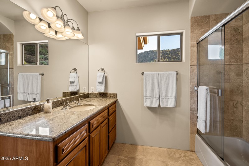 JL_220CrystalSkyDr-interiors-Casita-08