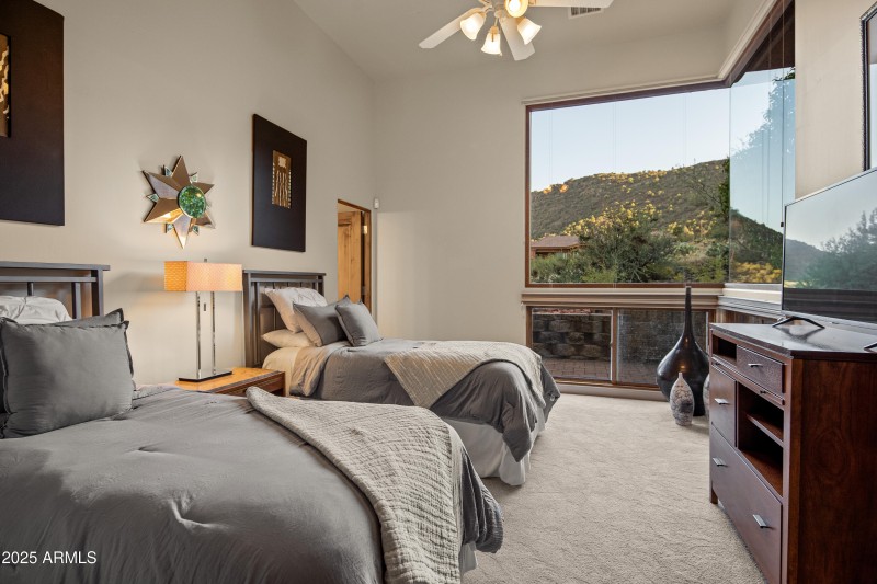 JL_220CrystalSkyDr-interiors-Bedrooms-02