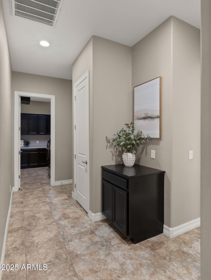 19-web-or-mls-Hallway