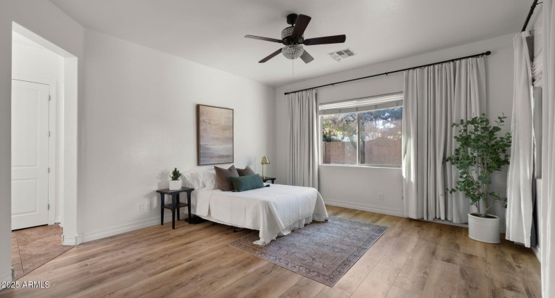 30-web-or-mls-Primary Bedroom2