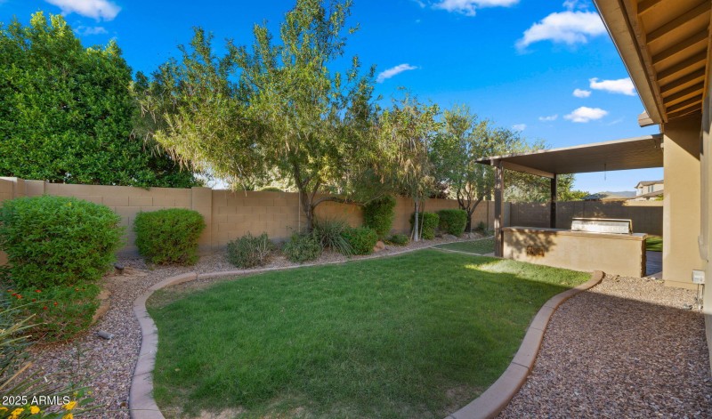 45-web-or-mls-Backyard1