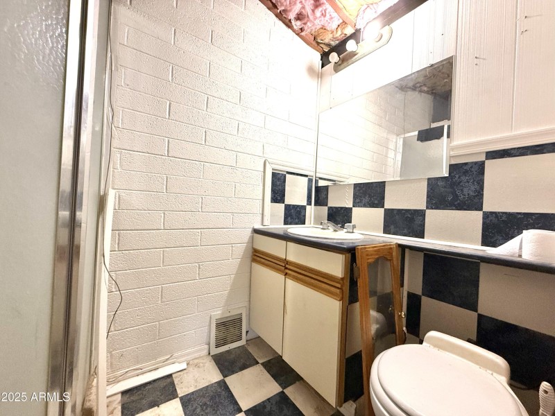 31-Apt 3-4 Bathroom