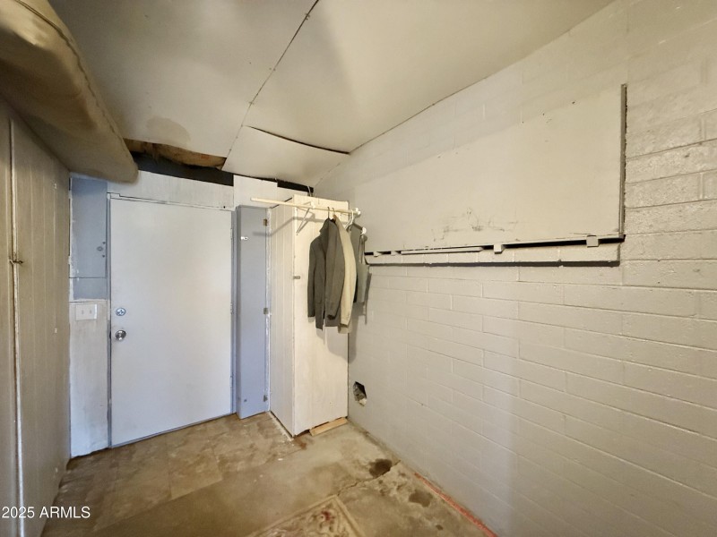 36-Apt Front Entry