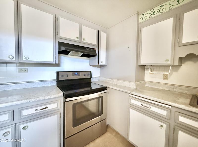 46-Kitchen Stove