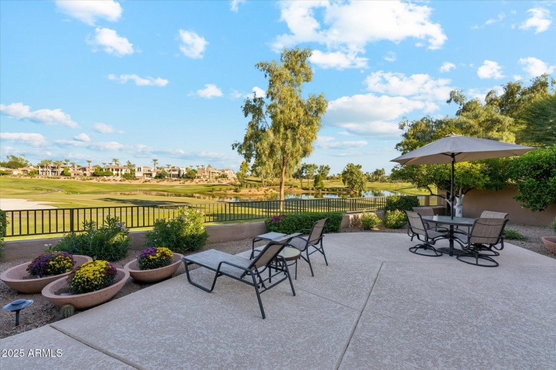 Golf Course / Lake Views