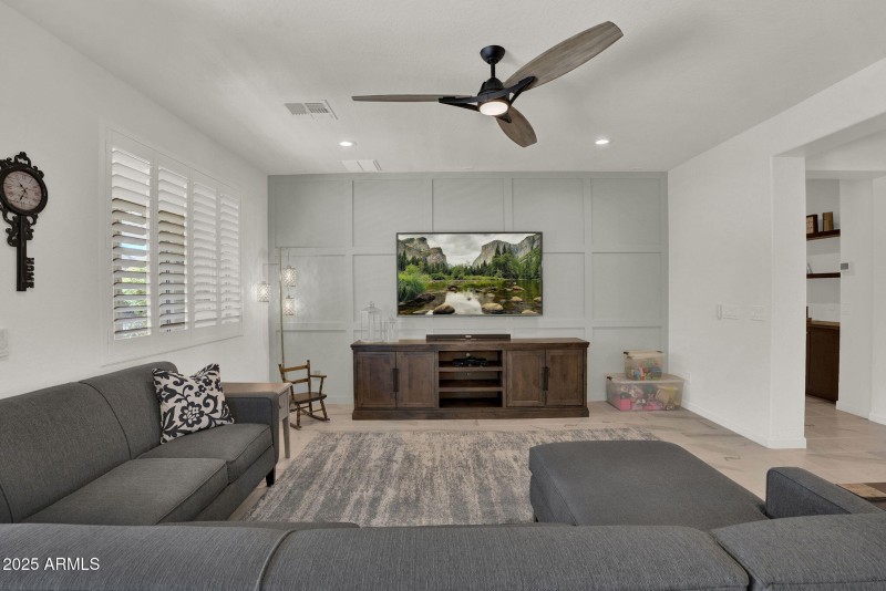 6-web-or-mls-2829 E Virginia St - 8
