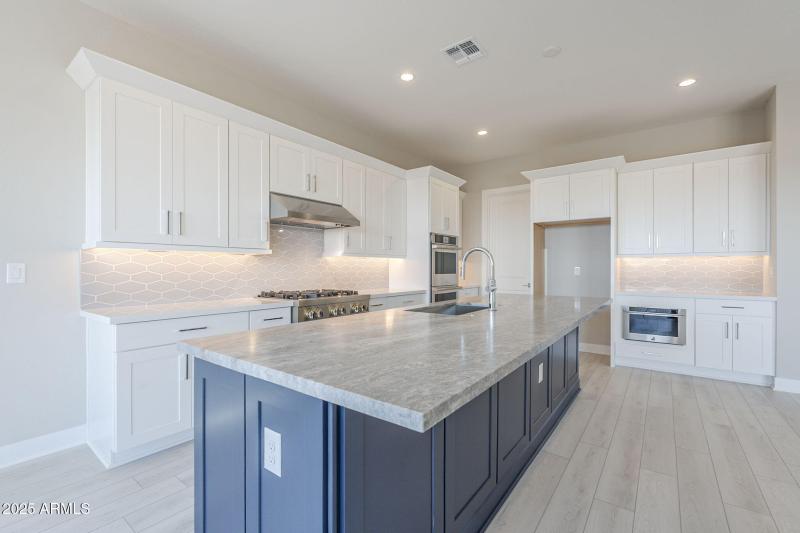 13-web-or-mls-Blakely-13