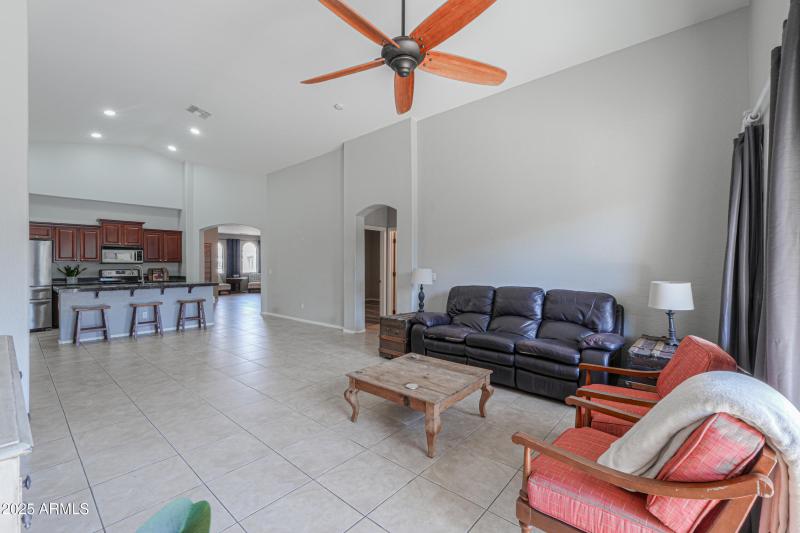 1653 W Green Tree Dr