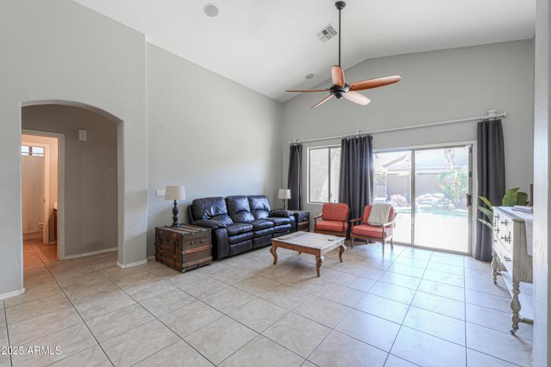 1653 W Green Tree Dr