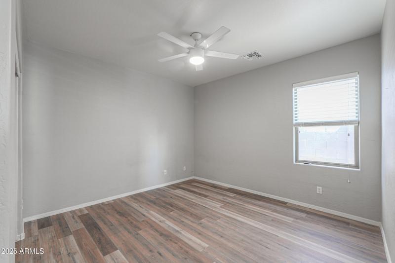 1653 W Green Tree Dr