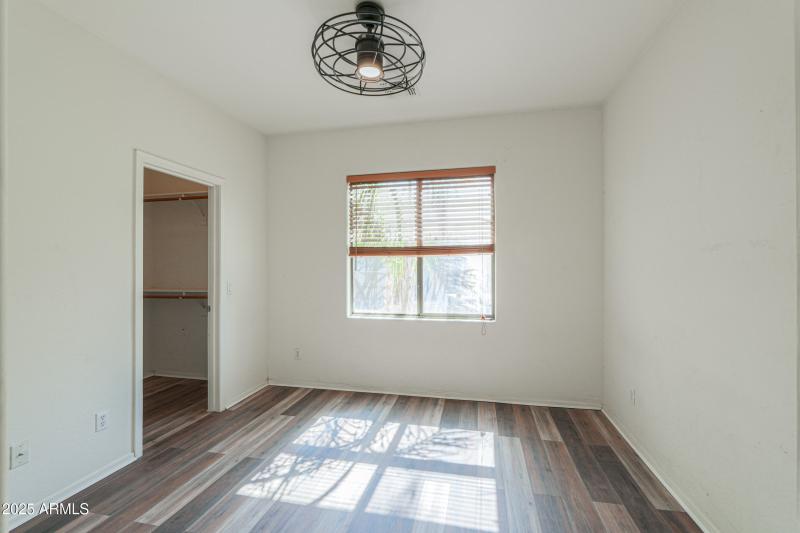 1653 W Green Tree Dr