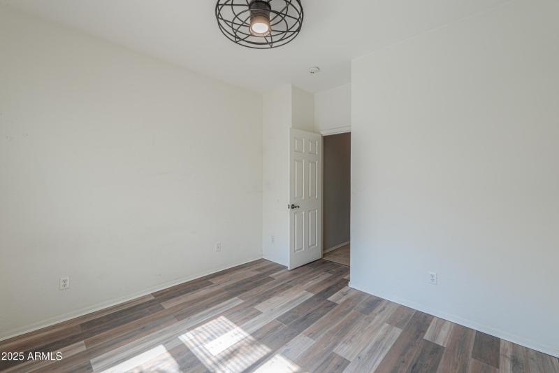 1653 W Green Tree Dr