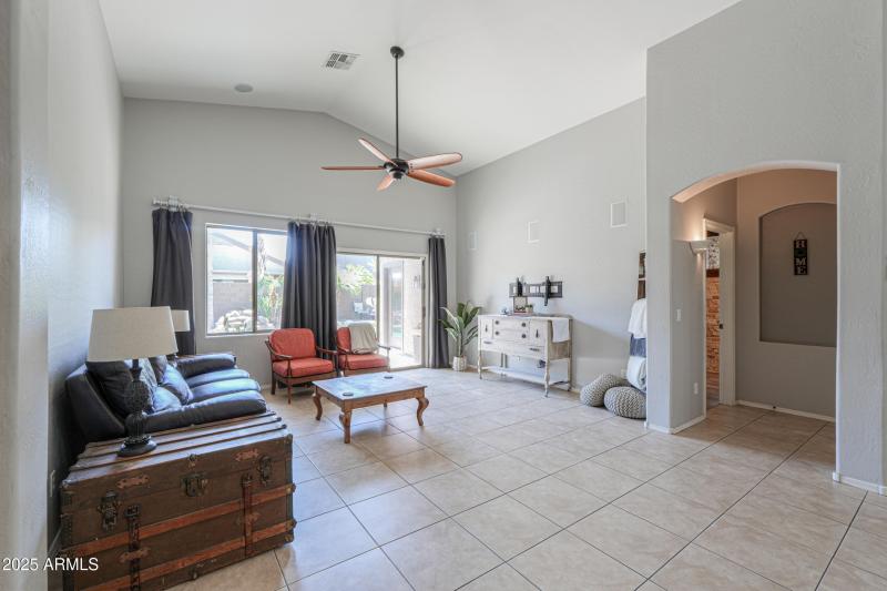 1653 W Green Tree Dr