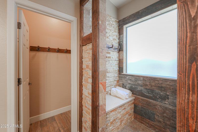 1653 W Green Tree Dr