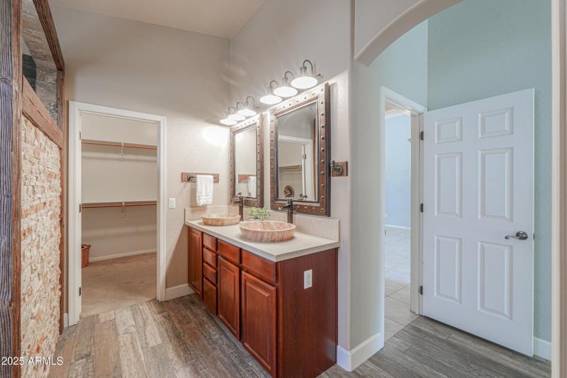 1653 W Green Tree Dr