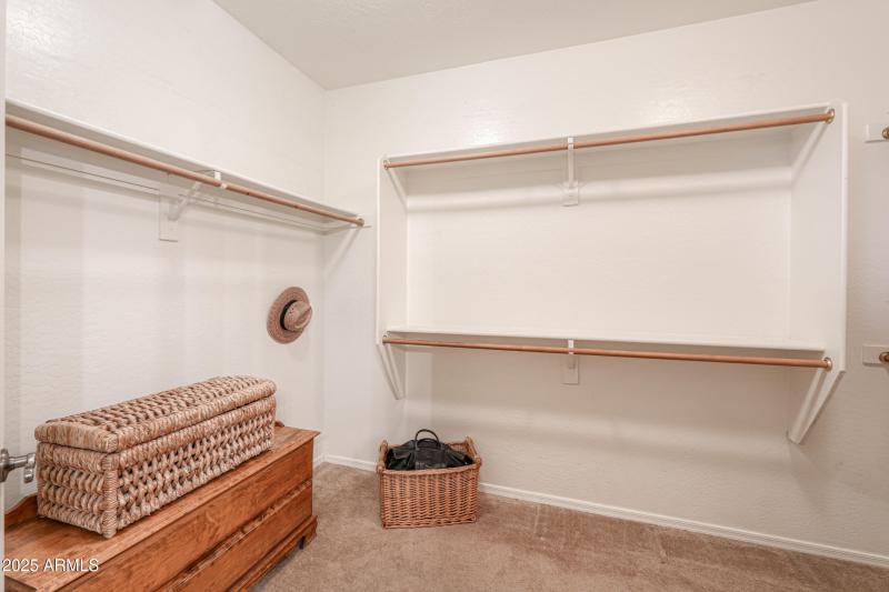 1653 W Green Tree Dr