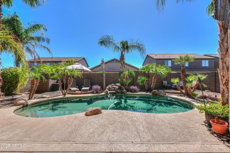 1653 W Green Tree Dr