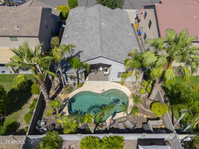 1653 W Green Tree Dr