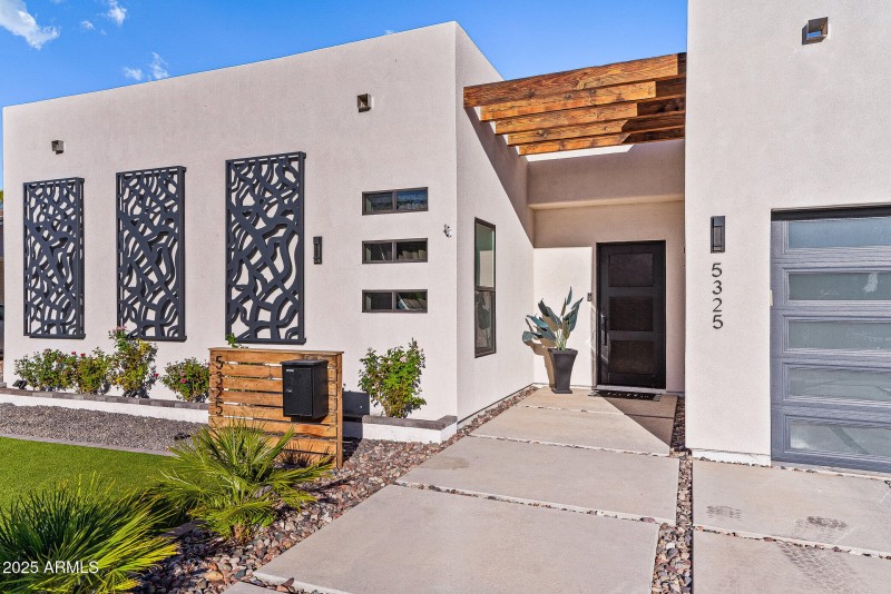 011_north_83rd-8_289