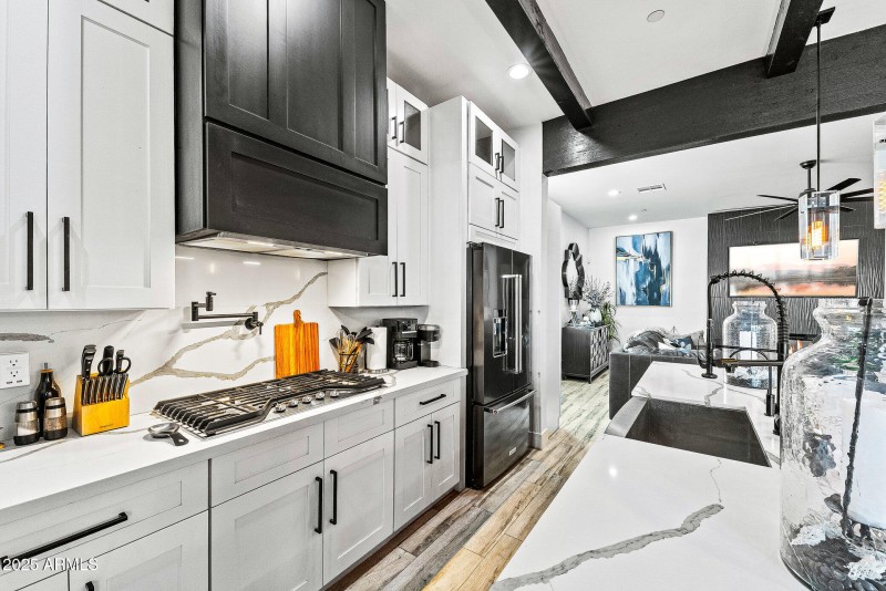 021_north_83rd-21_711