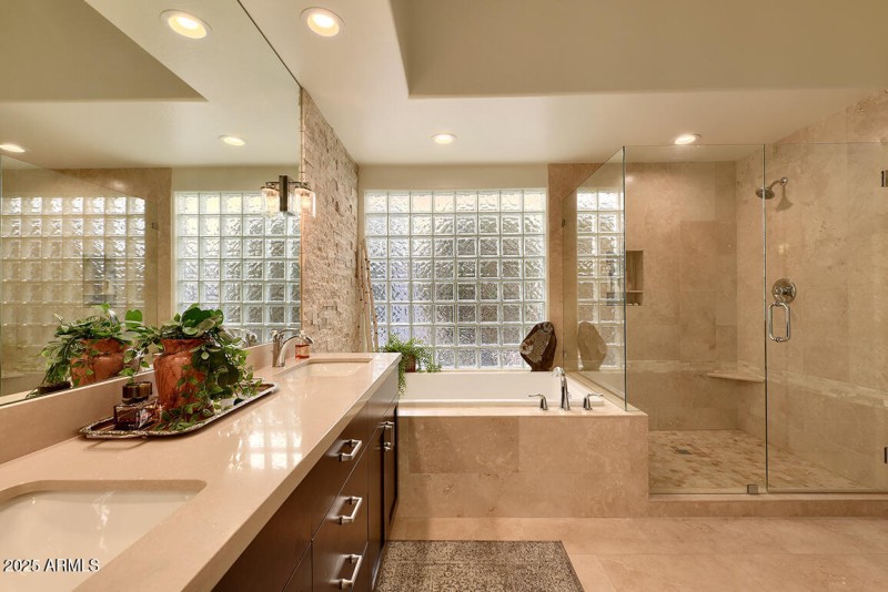 Large Primary Bath w/Double Sinks