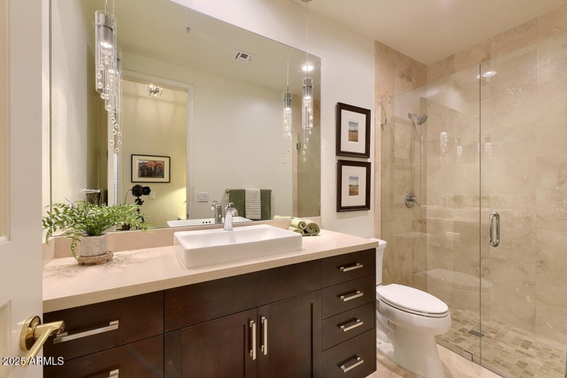 Guest Bath w/Walk-in Shower