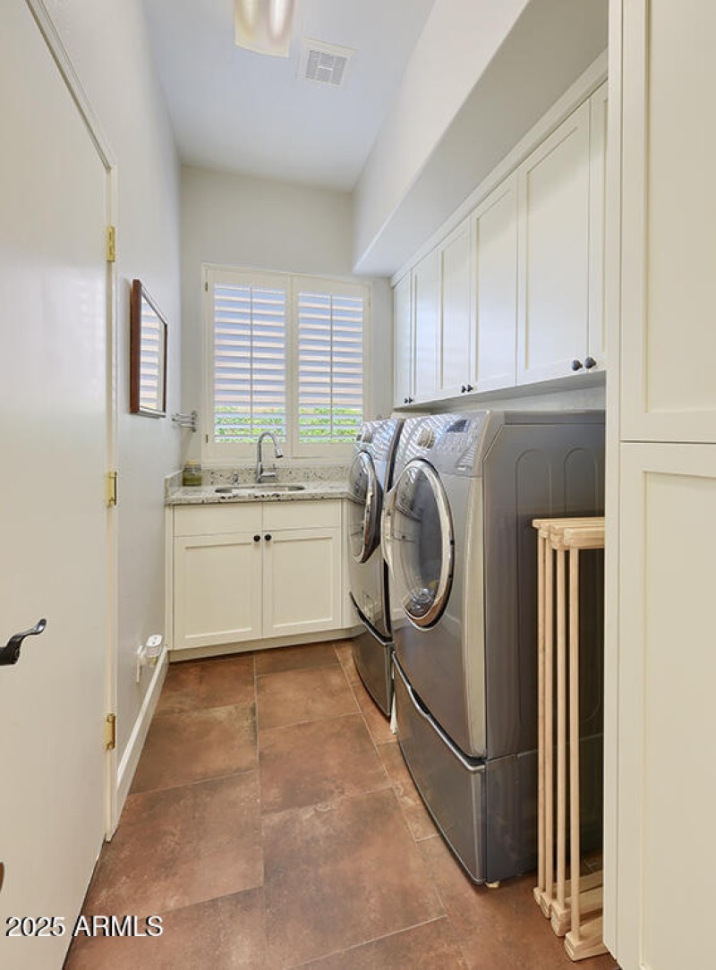 Laundry w/sink and storage