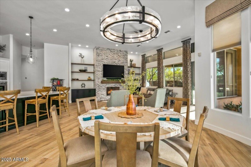 22-Breakfast Nook