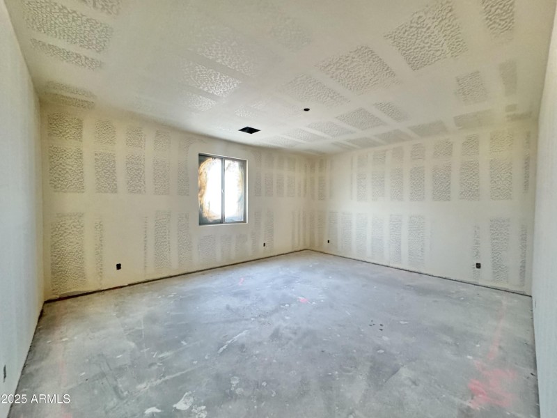 013 Primary Bedroom