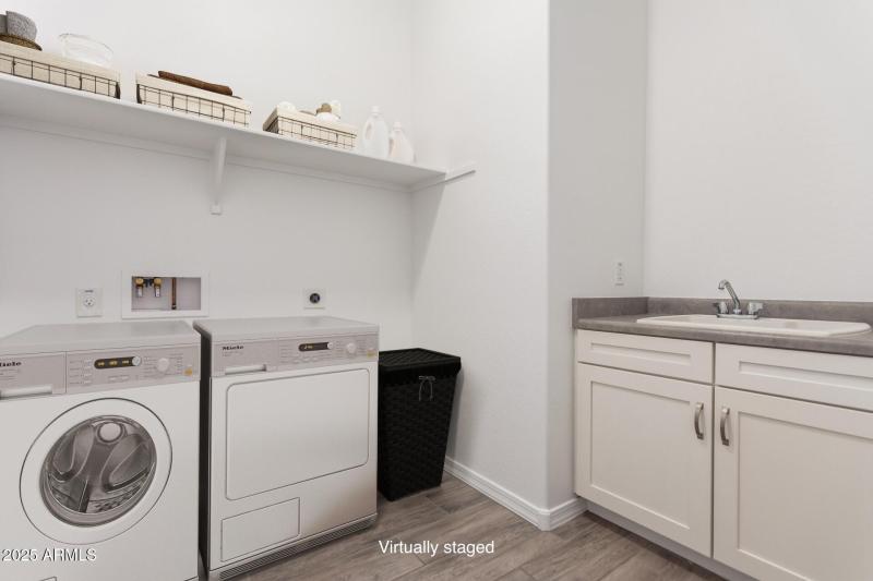 Laundry room/sink