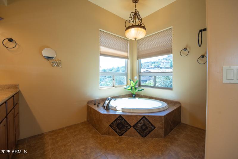 Soaker tub
