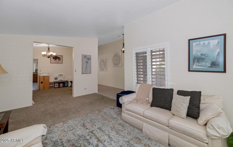 2718 E South Fork Dr-large-007-015-2718