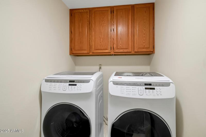 2718 E South Fork Dr-large-027-027-2718