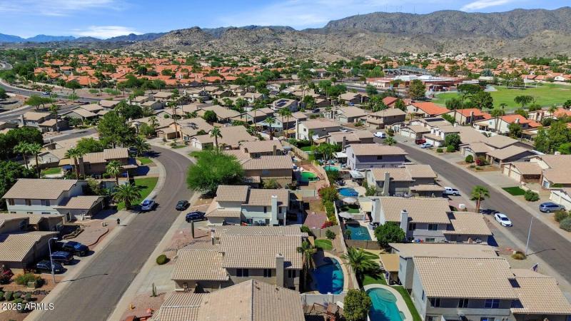 2718 E South Fork Dr-large-028-004-2718