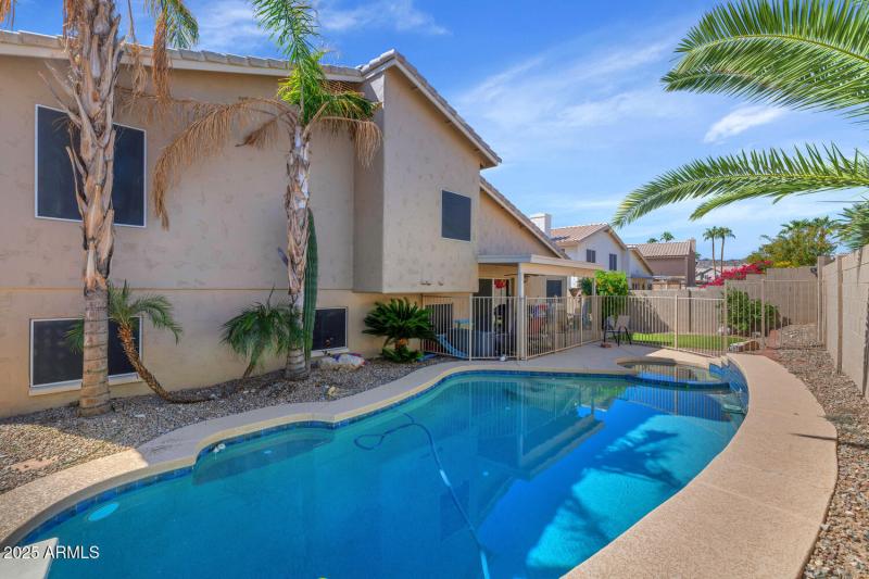 2718 E South Fork Dr-large-029-029-2718