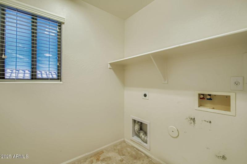 27 2nd Floor Laundry Room