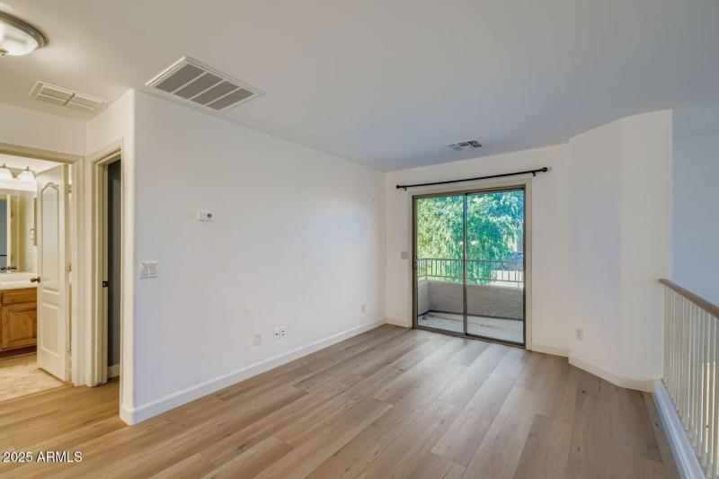 26 2nd Floor Landing