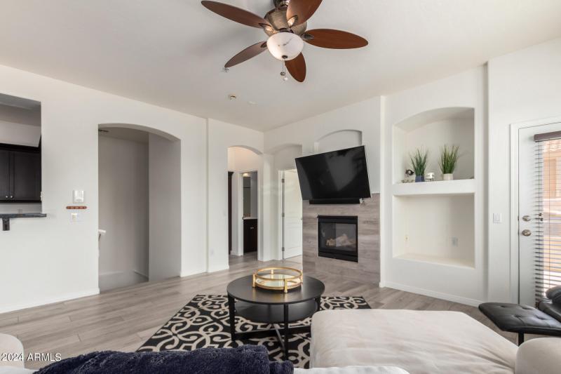 0016-16 - Grayhawk #2000