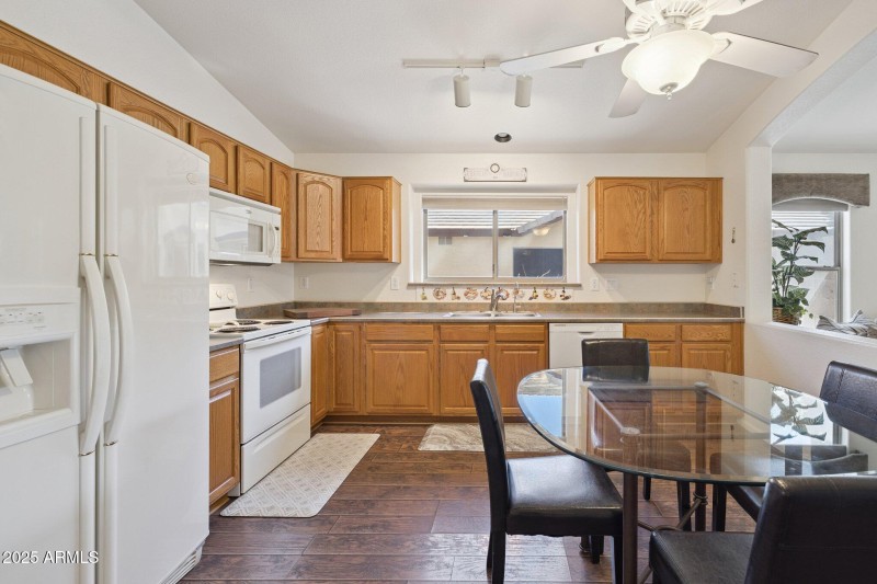 Eat in kitchen