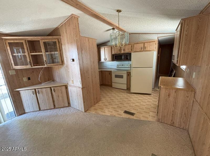 Front Rm to Kitchen