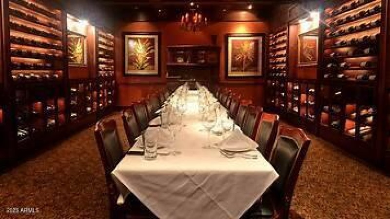 CHARLIE' STEK HOUSE 2