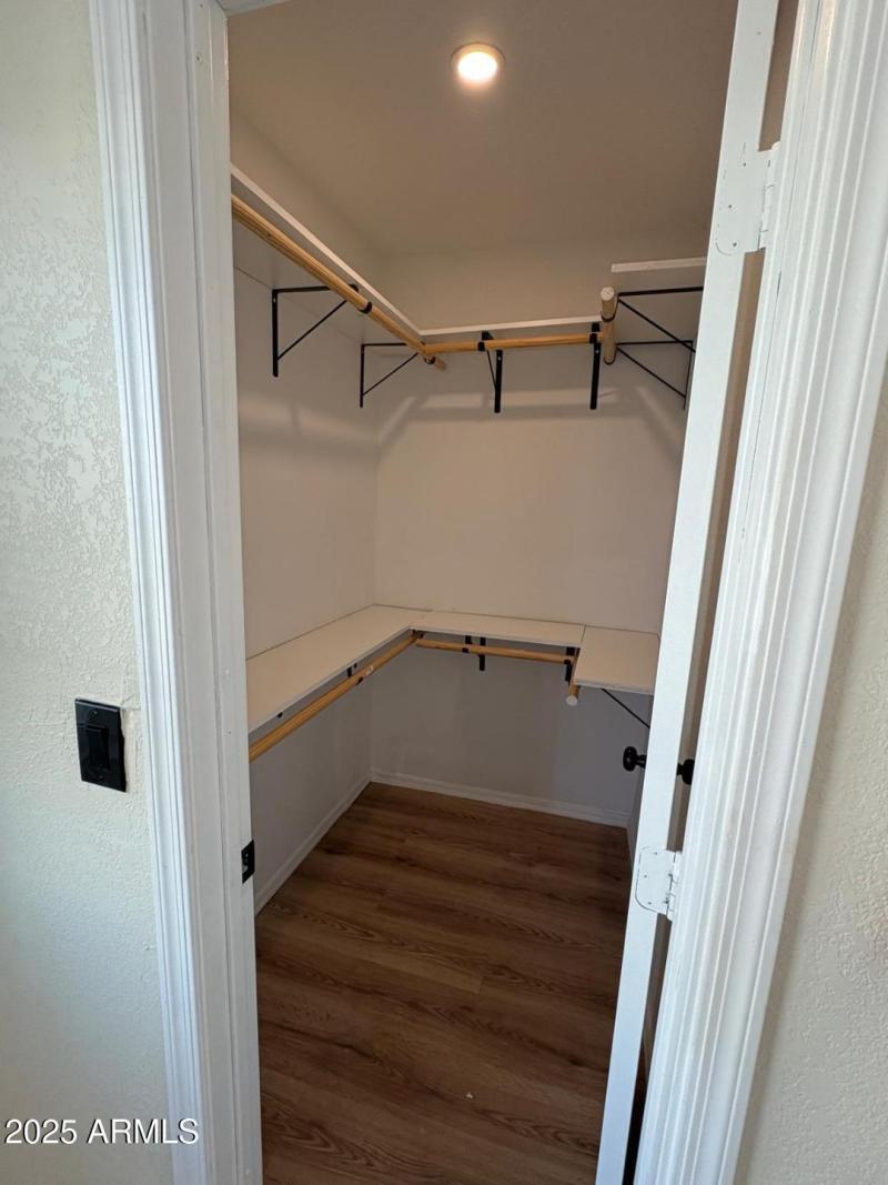 APT CLOSET