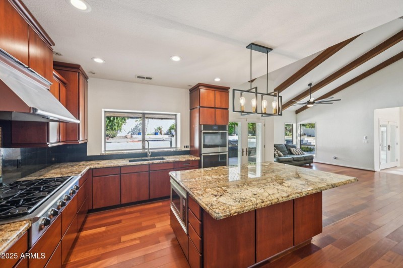 20-web-or-mls-E Cercado Ln-S0810-020