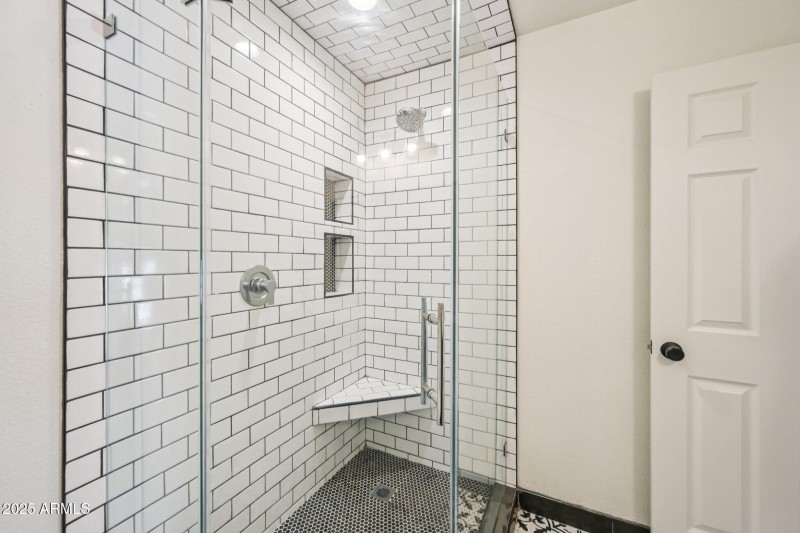 27-web-or-mls-E Cercado Ln-S0810-027