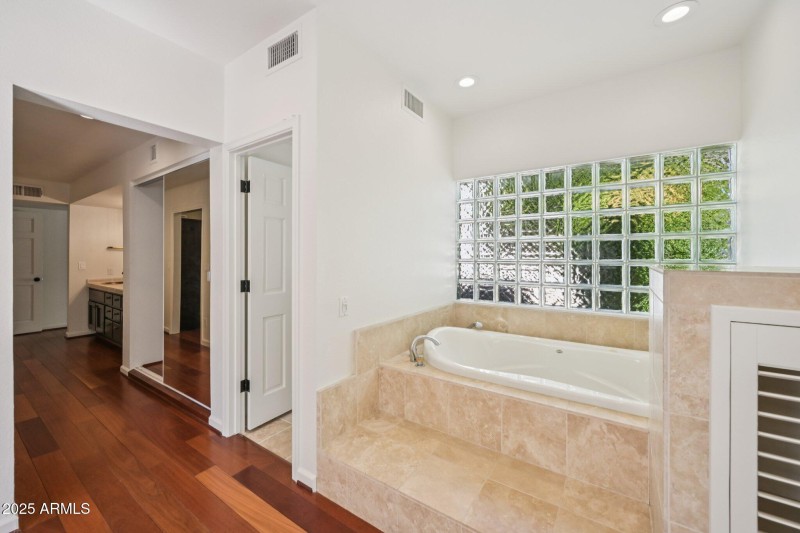 42-web-or-mls-E Cercado Ln-S0810-042