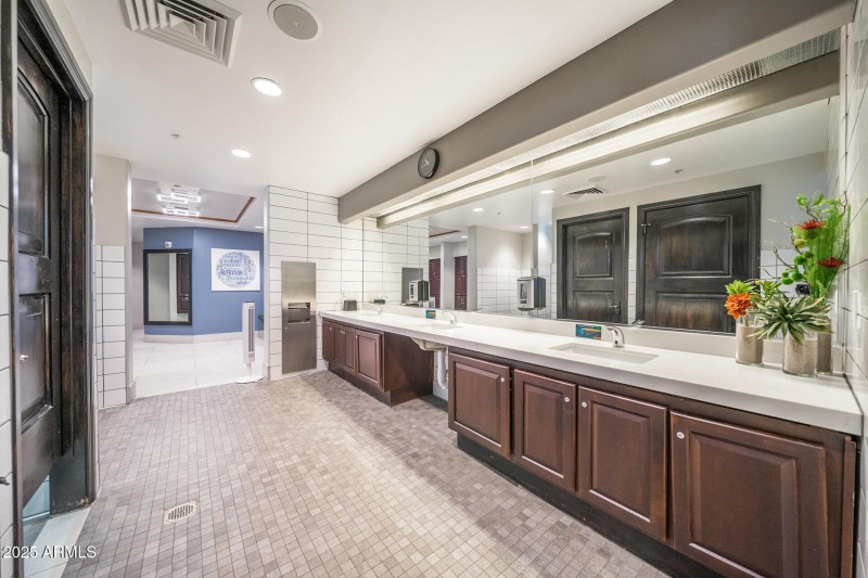 e224cb2e-489a-4d1e-b229-5ea1419345b9_rw_