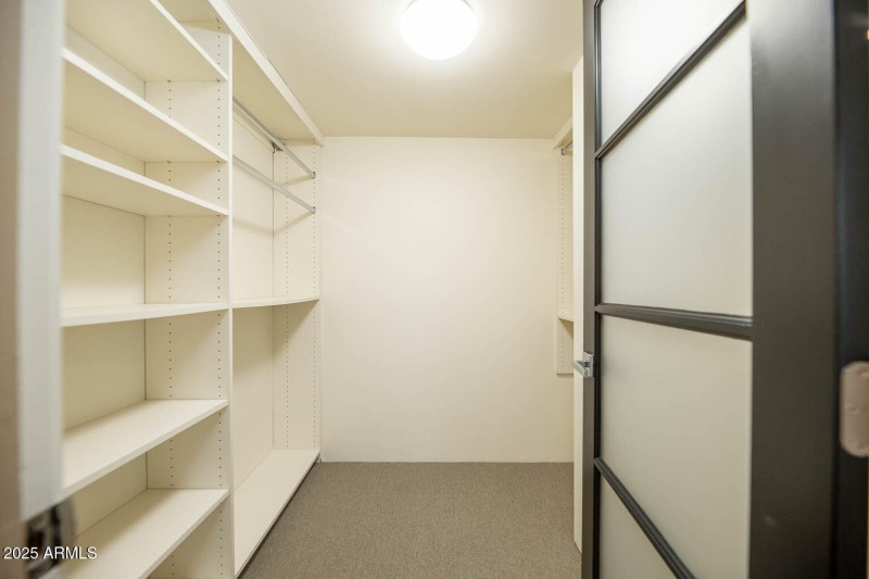 31 Primary Closet