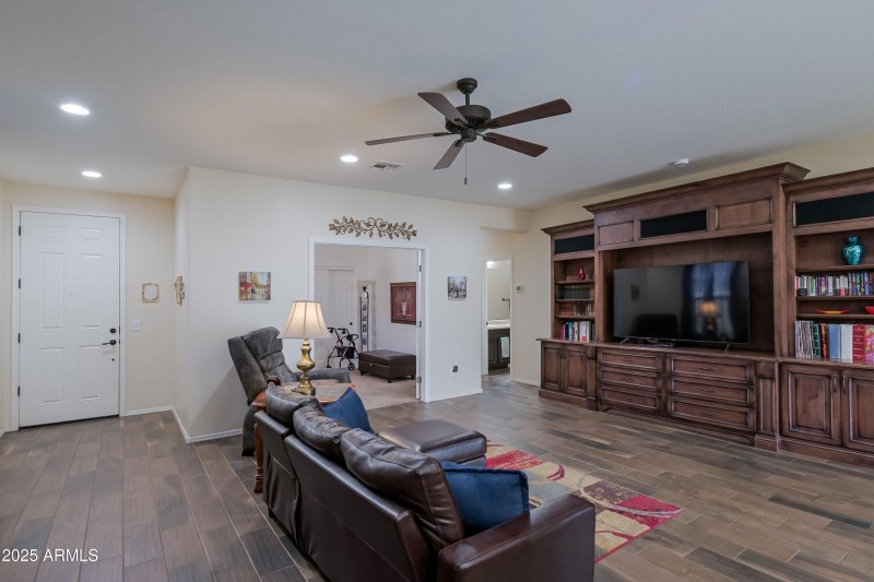 4LivingRoom