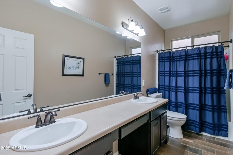 7 Hall Bathroom